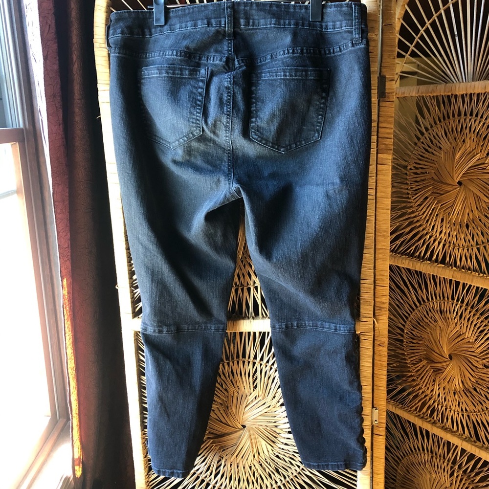 Classic Black Women's Jeans - Picture 3 of 7